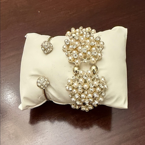 Jewelry - Elegant Faux Pearl and Silver Bracelet Set